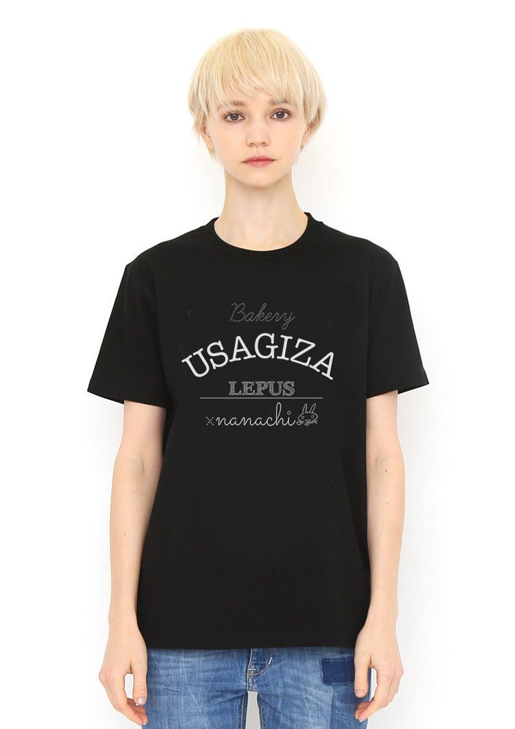 Usagiza Black T Shirt Model